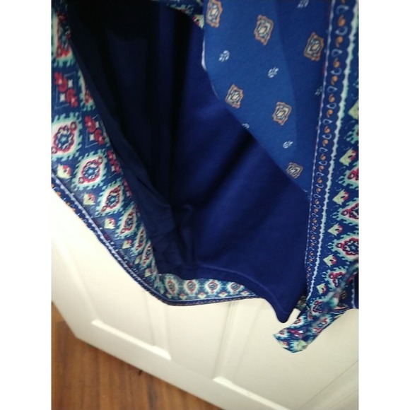 DanielRainn 2 Blue Paisley Long Roll Tab V Neck Shirt Blouse. Size M - Picture 12 of 14